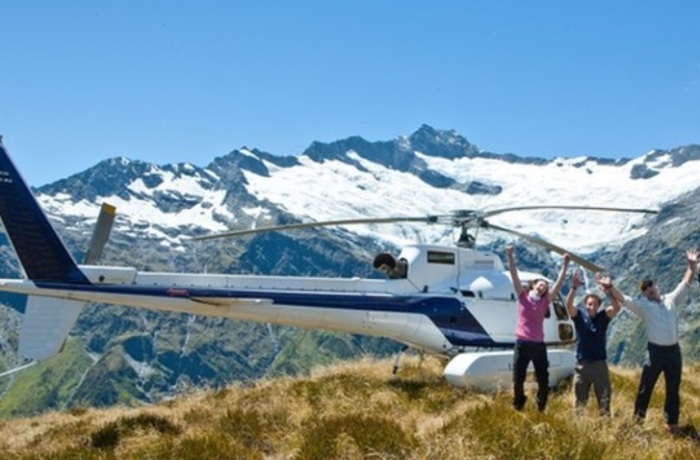 Inchiriere de elicoptere pentru plimbari pe munte