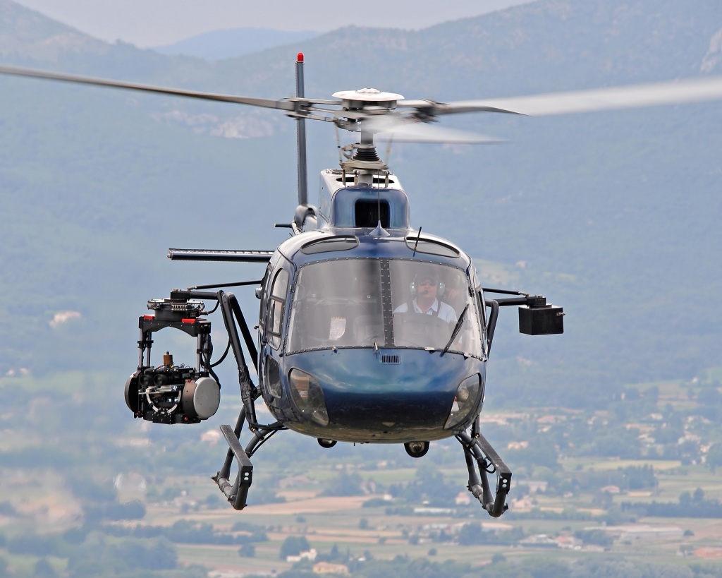 Inchirere de elicoptere pentru filmari aeriene profesionale